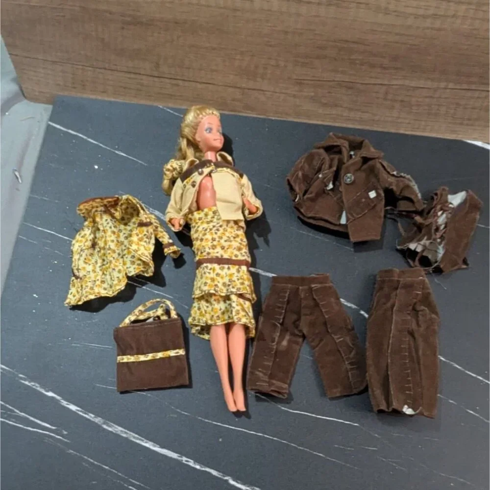 Vintage Mattel Barbie Doll With Floral Western Outfit Hat‎ as is
